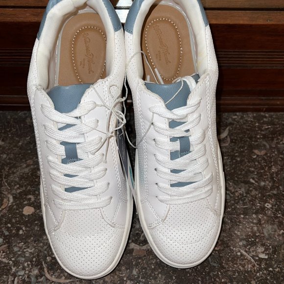 Universal Threads "Blue Brittin" White Sneakers, Memory Foam, Size 8, LN! - Picture 10 of 11